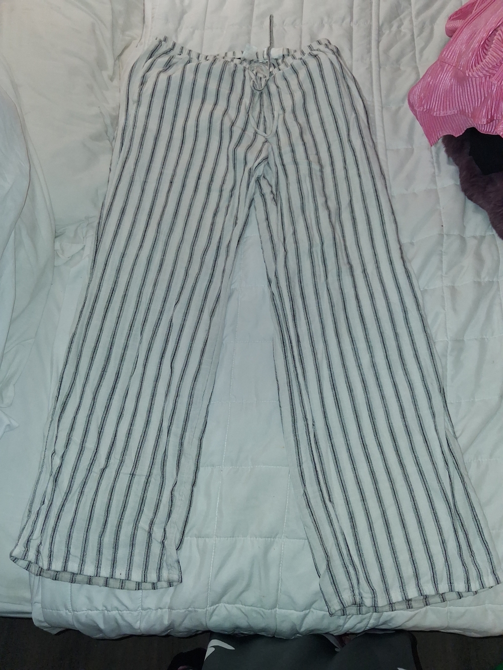Divided White Wide-Leg Pants with Black Stripes
